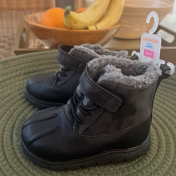 NWT carters (just one you) faux fur lined winter duck boots - size 4 color black - Picture 2 of 4